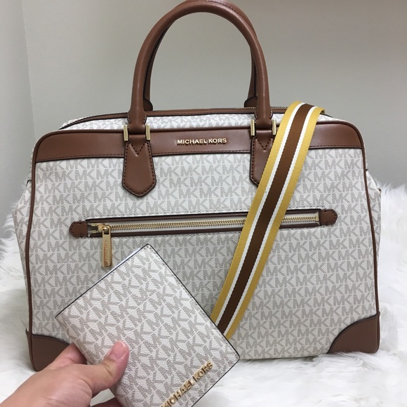 Michael Kors travel luggage bag with passport case - Picture 2 of 8